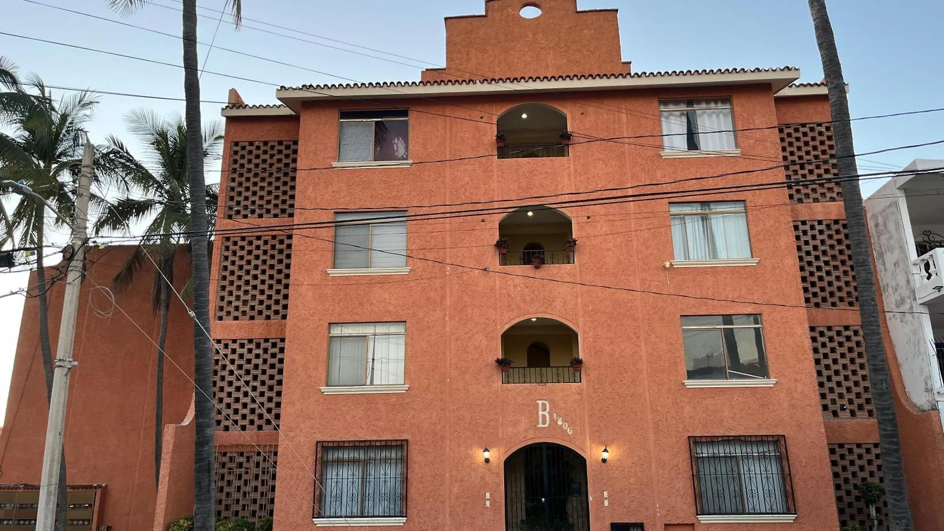 Zona Dorada: Amplio Departamento Para 12 Mazatlan Mexico